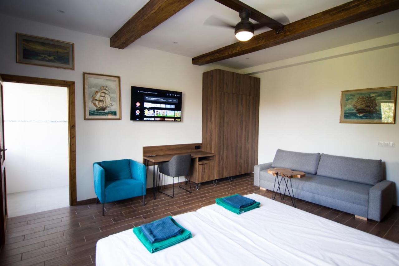 Luxurio Rooms With Baths Livorno Exterior foto